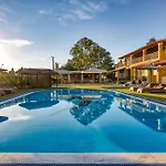 Comissa Luxury Suites